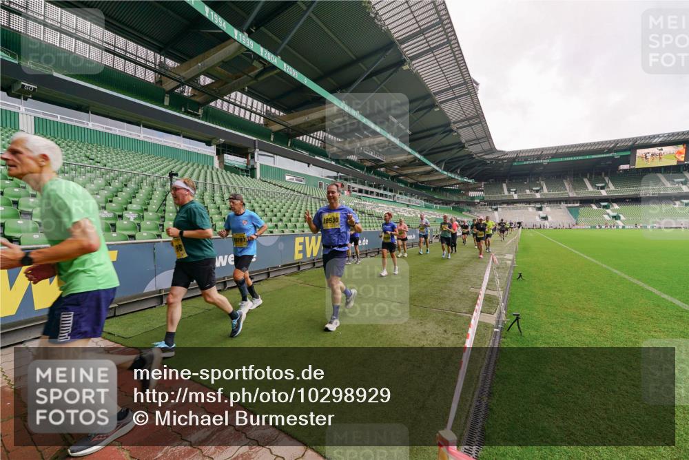 13.09.2026 - 21. swb-Marathon Bremen Michael Burmester http://msf.ph/oto/10298929 13.09.2026 10:35:09 Laufen im Stadion 10093, 10144, 10147, 10152, 10157, 10173, 10175, 10177, 10181, 10182, 10185, 10195, 10240, 10245, 10254, 10309, 10355, 10356, 10357, 10367, 10368, 10369, 10377, 10409, 10415, 10427, 10460, 10473, 10477, 10485, 10492, 10528, 10559, 10604, 10617, 10636, 10639, 10668, 10669, 10677, 10691, 10699, 10700, 10715, 10772, 10787, 10828, 10857, 10914, 10928, 11126, 11162, 11343, 11803, 11965, 10146, 10222 meine-sportfotos.de
