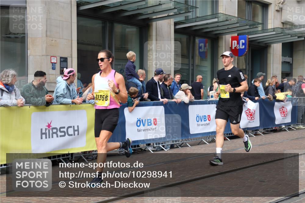 13.09.2026 - 21. swb-Marathon Bremen Strokosch-Dieckow http://msf.ph/oto/10298941 13.09.2026 10:46:26 Ziel 10445, 10504, 10590, 10897, 11110, 11155, 11661, 12035, 12364, 12375, 13511, 10228, 10447, 10992, 11110, 11287, 11356, 11706, 11925, 11926, 13609, 13640 meine-sportfotos.de
