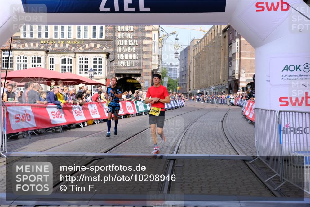 13.09.2026 - 21. swb-Marathon Bremen Tim E. http://msf.ph/oto/10298946 13.09.2026 10:37:43 Ziel 10502, 11619, 11854, 13608 meine-sportfotos.de