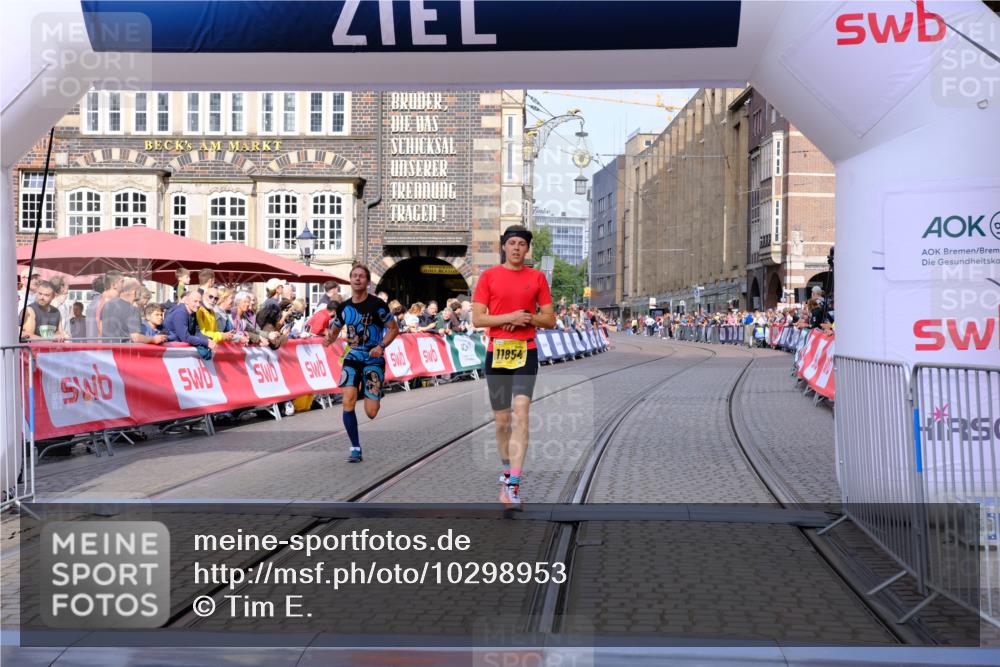 13.09.2026 - 21. swb-Marathon Bremen Tim E. http://msf.ph/oto/10298953 13.09.2026 10:37:43 Ziel 10502, 11619, 11854, 13608 meine-sportfotos.de