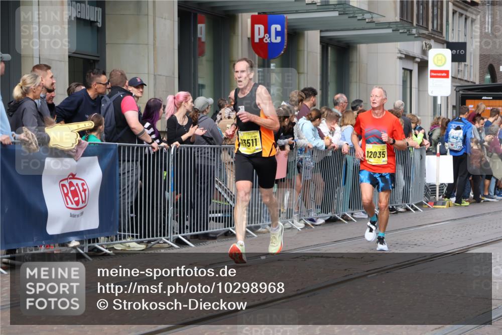 13.09.2026 - 21. swb-Marathon Bremen Strokosch-Dieckow http://msf.ph/oto/10298968 13.09.2026 10:46:27 Ziel 10289, 10445, 10504, 10590, 10897, 11155, 11199, 11661, 11783, 12035, 12364, 12375, 13511, 10228, 10447, 10897, 10992, 11110, 11287, 11356, 11706, 11925, 11926, 13609, 13640 meine-sportfotos.de
