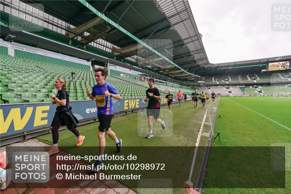 13.09.2026 - 21. swb-Marathon Bremen Michael Burmester http://msf.ph/oto/10298972 13.09.2026 10:35:18 Laufen im Stadion 10093, 10144, 10147, 10152, 10157, 10173, 10175, 10177, 10181, 10182, 10185, 10195, 10240, 10245, 10254, 10263, 10306, 10309, 10355, 10356, 10357, 10367, 10368, 10369, 10377, 10409, 10415, 10427, 10460, 10473, 10477, 10481, 10485, 10492, 10528, 10559, 10604, 10617, 10636, 10639, 10668, 10669, 10671, 10672, 10677, 10699, 10700, 10715, 10828, 10857, 10914, 10928, 11126, 11162, 11343, 11803, 11965, 10146, 10222 meine-sportfotos.de
