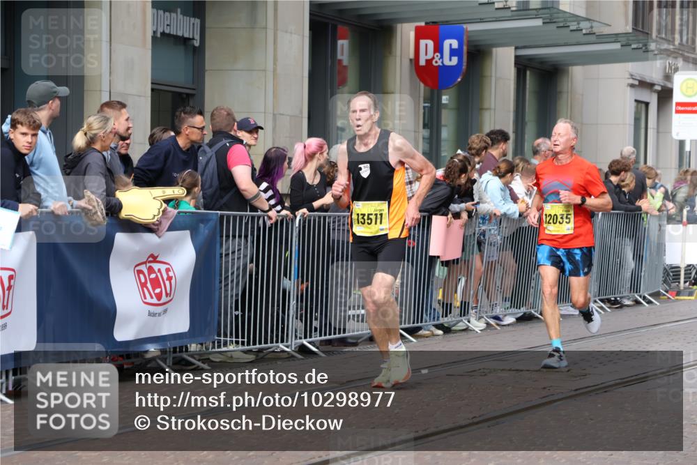 13.09.2026 - 21. swb-Marathon Bremen Strokosch-Dieckow http://msf.ph/oto/10298977 13.09.2026 10:46:28 Ziel 10289, 10445, 10504, 10590, 11155, 11199, 11212, 11661, 11783, 12035, 12364, 12375, 13511, 10228, 10447, 10897, 10992, 11110, 11287, 11356, 11706, 11925, 11926, 13609, 13640 meine-sportfotos.de