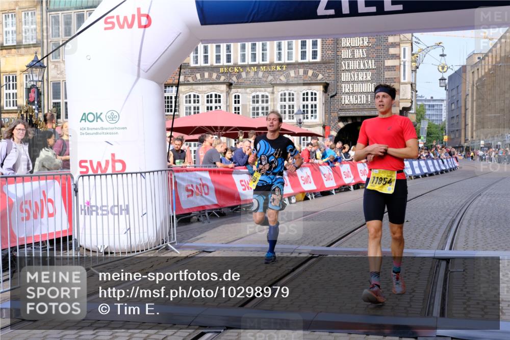 13.09.2026 - 21. swb-Marathon Bremen Tim E. http://msf.ph/oto/10298979 13.09.2026 10:37:44 Ziel 10502, 11619, 11854, 13608 meine-sportfotos.de