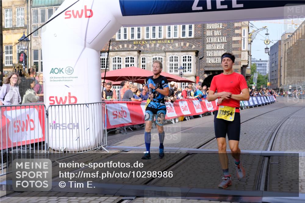 13.09.2026 - 21. swb-Marathon Bremen Tim E. http://msf.ph/oto/10298986 13.09.2026 10:37:44 Ziel 10502, 11619, 11854, 13608 meine-sportfotos.de