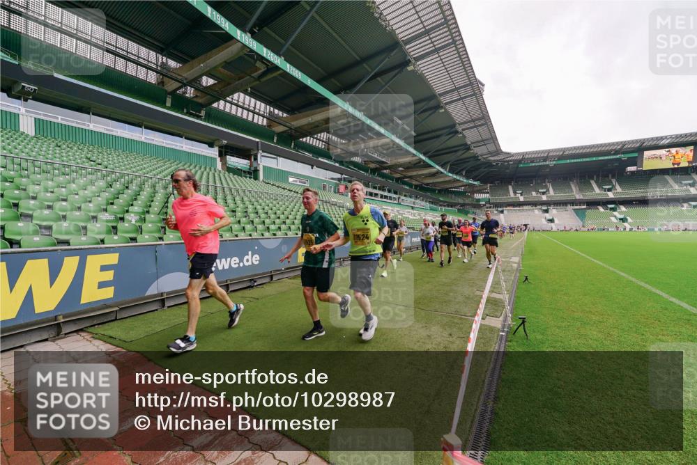 13.09.2026 - 21. swb-Marathon Bremen Michael Burmester http://msf.ph/oto/10298987 13.09.2026 10:35:22 Laufen im Stadion 10093, 10144, 10147, 10152, 10157, 10173, 10175, 10177, 10181, 10182, 10185, 10187, 10195, 10240, 10245, 10254, 10263, 10306, 10309, 10356, 10357, 10367, 10368, 10369, 10377, 10409, 10415, 10427, 10439, 10460, 10473, 10477, 10481, 10485, 10492, 10528, 10559, 10604, 10617, 10636, 10639, 10668, 10669, 10671, 10672, 10677, 10699, 10700, 10715, 10828, 10857, 10914, 10928, 11126, 11162, 11343, 11803, 11965, 10146, 10222 meine-sportfotos.de