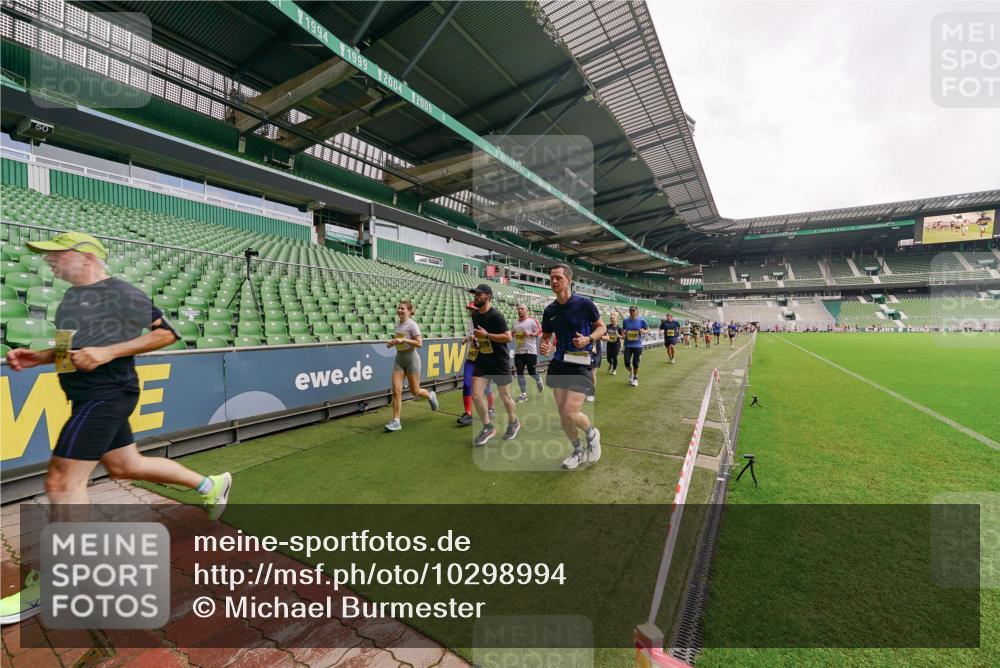 13.09.2026 - 21. swb-Marathon Bremen Michael Burmester http://msf.ph/oto/10298994 13.09.2026 10:35:25 Laufen im Stadion 10093, 10144, 10147, 10152, 10157, 10173, 10175, 10177, 10181, 10182, 10185, 10187, 10195, 10240, 10245, 10254, 10263, 10272, 10275, 10291, 10306, 10309, 10356, 10357, 10367, 10368, 10369, 10377, 10409, 10415, 10427, 10439, 10460, 10473, 10477, 10481, 10485, 10492, 10528, 10559, 10560, 10617, 10636, 10639, 10669, 10671, 10672, 10677, 10700, 10715, 10828, 10857, 10914, 10928, 11126, 11162, 11343, 11803, 11965, 10146, 10222 meine-sportfotos.de