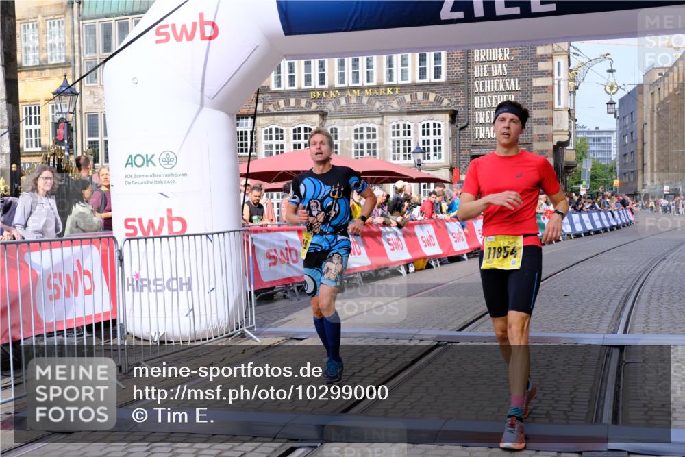13.09.2026 - 21. swb-Marathon Bremen Tim E. http://msf.ph/oto/10299000 13.09.2026 10:37:45 Ziel 10502, 11619, 11854, 13608 meine-sportfotos.de
