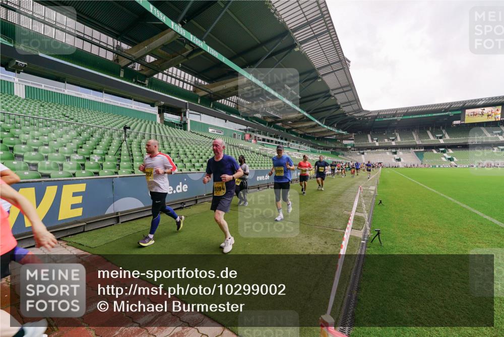 13.09.2026 - 21. swb-Marathon Bremen Michael Burmester http://msf.ph/oto/10299002 13.09.2026 10:35:27 Laufen im Stadion 10093, 10144, 10147, 10152, 10157, 10173, 10175, 10177, 10181, 10182, 10185, 10187, 10195, 10240, 10245, 10254, 10263, 10272, 10275, 10291, 10306, 10309, 10356, 10357, 10367, 10368, 10369, 10377, 10409, 10415, 10420, 10427, 10439, 10460, 10473, 10477, 10481, 10485, 10492, 10528, 10559, 10560, 10617, 10636, 10639, 10669, 10671, 10672, 10677, 10700, 10715, 10828, 10857, 10914, 10928, 11126, 11162, 11343, 11803, 11965, 10146, 10222 meine-sportfotos.de