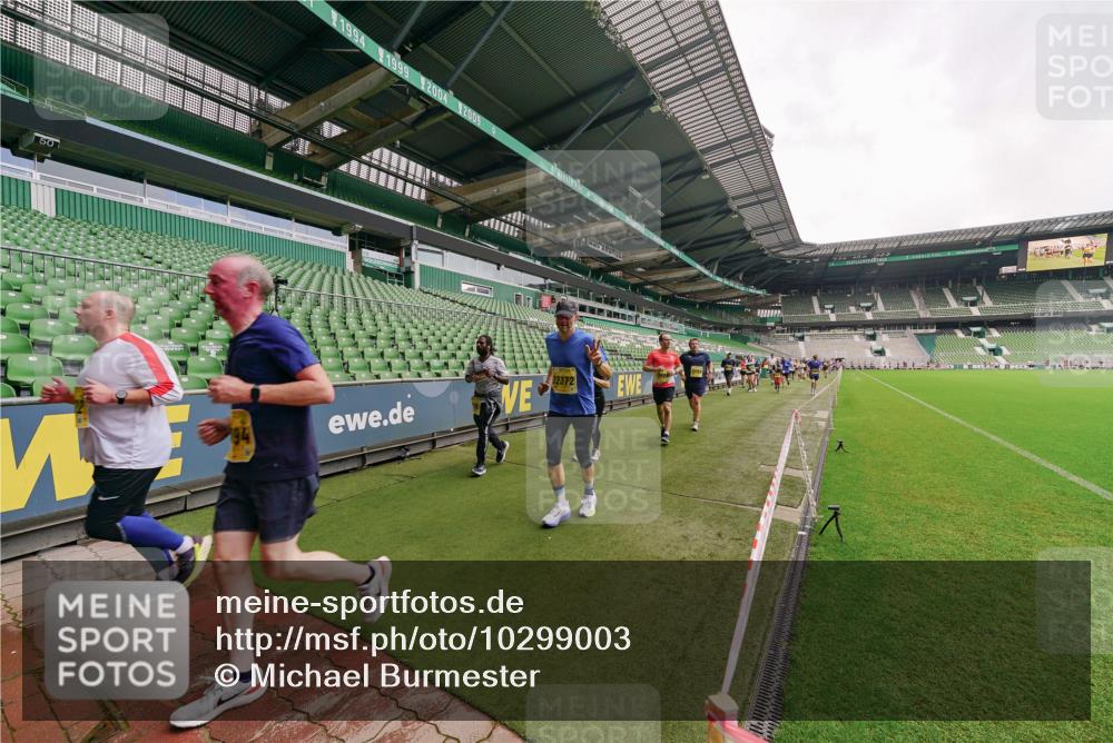 13.09.2026 - 21. swb-Marathon Bremen Michael Burmester http://msf.ph/oto/10299003 13.09.2026 10:35:27 Laufen im Stadion 10093, 10144, 10147, 10152, 10157, 10173, 10175, 10177, 10181, 10182, 10185, 10187, 10195, 10240, 10245, 10254, 10263, 10272, 10275, 10291, 10306, 10309, 10356, 10357, 10367, 10368, 10369, 10377, 10409, 10415, 10420, 10427, 10439, 10460, 10473, 10477, 10481, 10485, 10492, 10528, 10559, 10560, 10617, 10636, 10639, 10669, 10671, 10672, 10677, 10700, 10715, 10828, 10857, 10914, 10928, 11126, 11162, 11343, 11803, 11965, 10146, 10222 meine-sportfotos.de