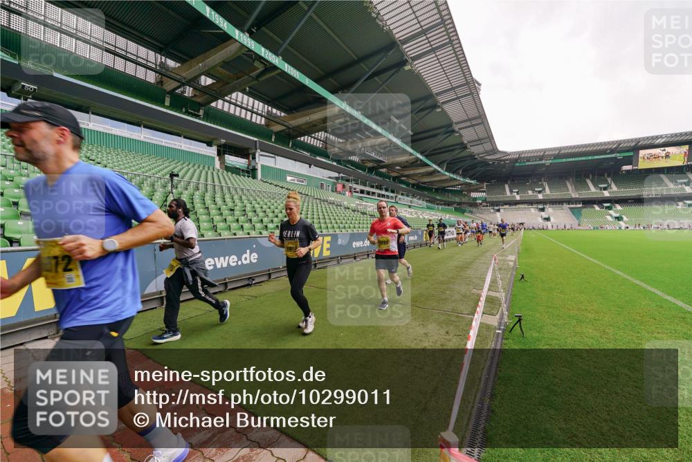 13.09.2026 - 21. swb-Marathon Bremen Michael Burmester http://msf.ph/oto/10299011 13.09.2026 10:35:28 Laufen im Stadion 10093, 10144, 10147, 10152, 10157, 10173, 10175, 10177, 10181, 10182, 10185, 10187, 10195, 10240, 10245, 10254, 10263, 10272, 10275, 10291, 10306, 10309, 10356, 10357, 10367, 10368, 10369, 10377, 10409, 10415, 10420, 10427, 10439, 10460, 10473, 10477, 10481, 10485, 10492, 10528, 10559, 10560, 10617, 10636, 10639, 10669, 10671, 10672, 10677, 10700, 10715, 10828, 10857, 10914, 10928, 11126, 11162, 11343, 11803, 11965, 10146, 10222 meine-sportfotos.de