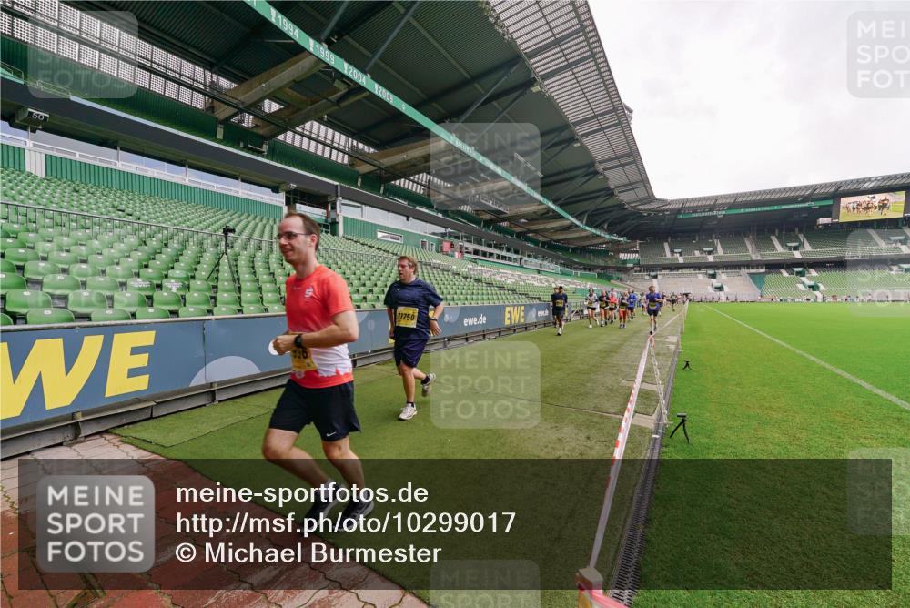 13.09.2026 - 21. swb-Marathon Bremen Michael Burmester http://msf.ph/oto/10299017 13.09.2026 10:35:29 Laufen im Stadion 10093, 10144, 10147, 10152, 10157, 10173, 10175, 10177, 10181, 10182, 10185, 10187, 10195, 10240, 10245, 10254, 10263, 10272, 10275, 10291, 10306, 10309, 10356, 10357, 10367, 10368, 10369, 10377, 10409, 10415, 10420, 10427, 10439, 10460, 10473, 10477, 10481, 10485, 10492, 10528, 10559, 10560, 10617, 10636, 10639, 10669, 10671, 10672, 10677, 10700, 10715, 10828, 10857, 10914, 10928, 11126, 11162, 11343, 11803, 11965, 10146, 10222 meine-sportfotos.de