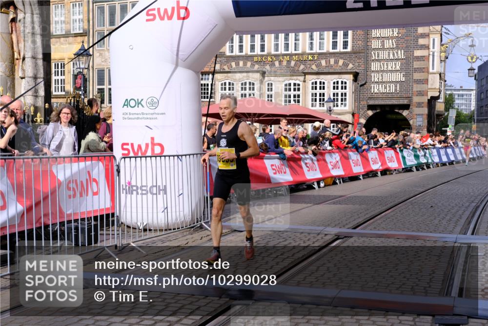 13.09.2026 - 21. swb-Marathon Bremen Tim E. http://msf.ph/oto/10299028 13.09.2026 10:38:05 Ziel 11083, 12538, 13535 meine-sportfotos.de