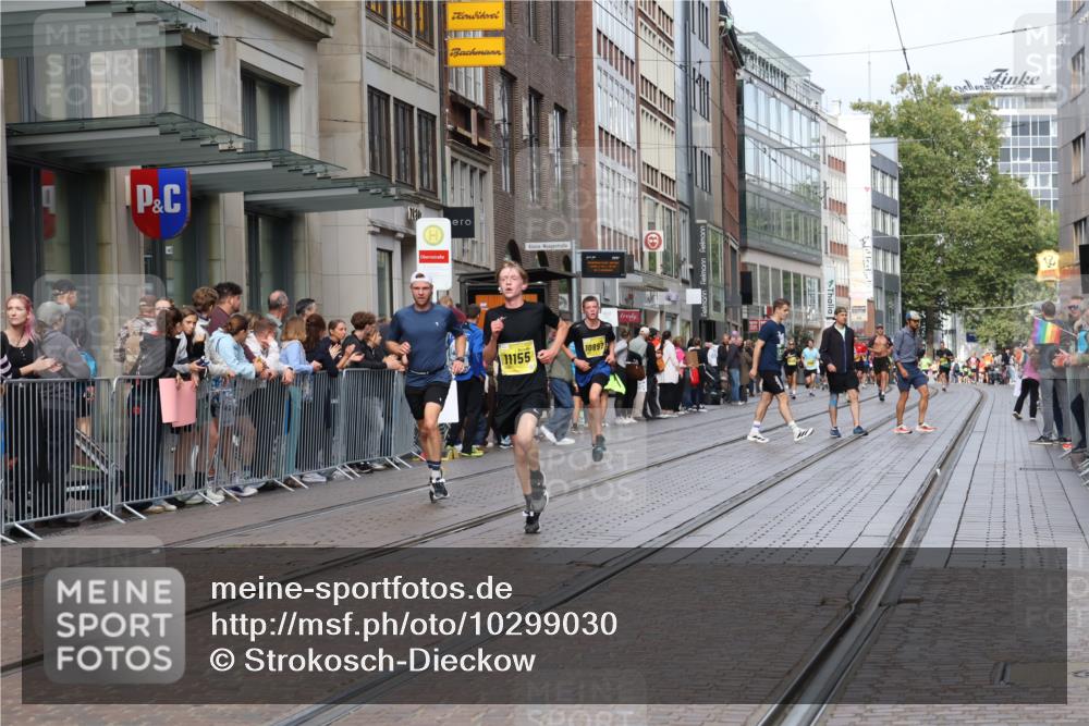 13.09.2026 - 21. swb-Marathon Bremen Strokosch-Dieckow http://msf.ph/oto/10299030 13.09.2026 10:46:30 Ziel 10289, 10445, 10504, 10590, 11155, 11199, 11212, 11608, 11661, 11783, 12364, 12375, 10228, 10897, 11110, 11287, 11356, 11706, 11925, 11926, 12035, 13511, 13609, 13640 meine-sportfotos.de