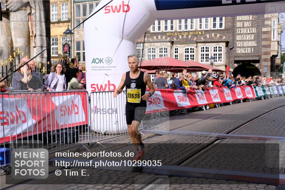 13.09.2026 - 21. swb-Marathon Bremen Tim E. http://msf.ph/oto/10299035 13.09.2026 10:38:05 Ziel 11083, 12538, 13535 meine-sportfotos.de