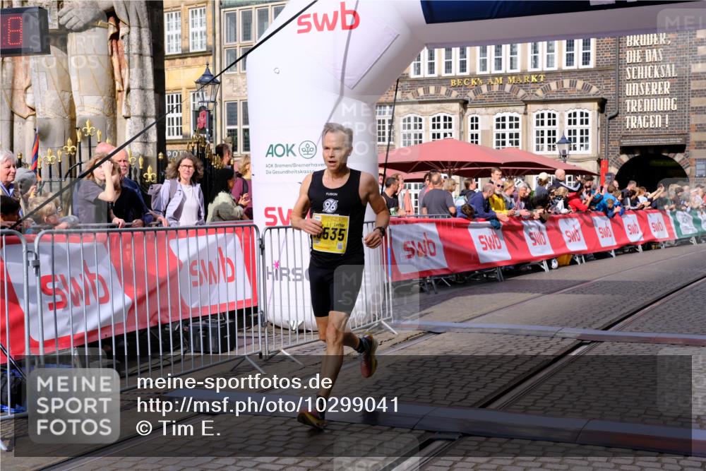 13.09.2026 - 21. swb-Marathon Bremen Tim E. http://msf.ph/oto/10299041 13.09.2026 10:38:05 Ziel 11083, 12538, 13535 meine-sportfotos.de