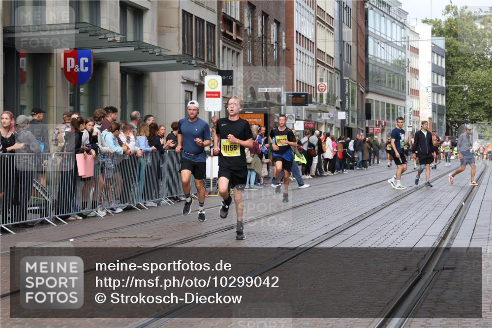13.09.2026 - 21. swb-Marathon Bremen Strokosch-Dieckow http://msf.ph/oto/10299042 13.09.2026 10:46:31 Ziel 10289, 10445, 10504, 10590, 11155, 11199, 11212, 11344, 11608, 11661, 11783, 12364, 12375, 10228, 10897, 11110, 11287, 11356, 11706, 11925, 11926, 12035, 13511, 13609, 13640 meine-sportfotos.de
