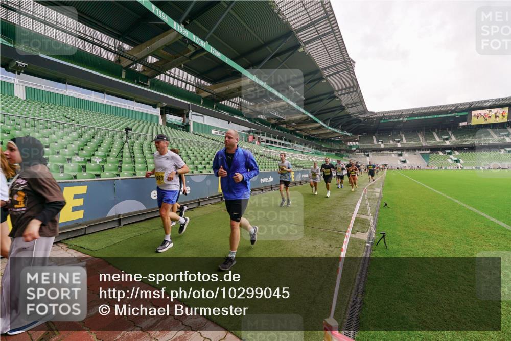 13.09.2026 - 21. swb-Marathon Bremen Michael Burmester http://msf.ph/oto/10299045 13.09.2026 10:35:37 Laufen im Stadion 10093, 10144, 10147, 10152, 10157, 10160, 10173, 10175, 10181, 10182, 10185, 10187, 10195, 10245, 10251, 10263, 10272, 10275, 10278, 10291, 10306, 10309, 10338, 10356, 10357, 10367, 10368, 10369, 10377, 10382, 10403, 10409, 10420, 10427, 10439, 10460, 10473, 10477, 10481, 10485, 10492, 10528, 10559, 10560, 10569, 10607, 10617, 10636, 10639, 10669, 10671, 10672, 10677, 10700, 10715, 10828, 10914, 10928, 11126, 11162, 11343, 11803, 11965, 10146, 10222 meine-sportfotos.de