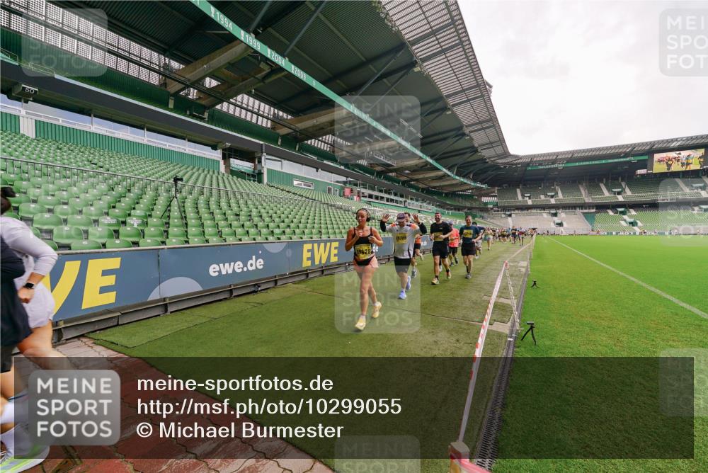 13.09.2026 - 21. swb-Marathon Bremen Michael Burmester http://msf.ph/oto/10299055 13.09.2026 10:35:41 Laufen im Stadion 10093, 10144, 10147, 10152, 10157, 10160, 10173, 10175, 10181, 10182, 10185, 10187, 10195, 10245, 10251, 10263, 10272, 10275, 10278, 10291, 10306, 10309, 10338, 10356, 10357, 10367, 10368, 10369, 10377, 10382, 10403, 10409, 10411, 10420, 10427, 10439, 10473, 10477, 10481, 10485, 10492, 10528, 10531, 10559, 10560, 10569, 10607, 10617, 10636, 10639, 10669, 10671, 10672, 10677, 10715, 10828, 10914, 10928, 11126, 11162, 11343, 11803, 11965, 10146, 10222 meine-sportfotos.de