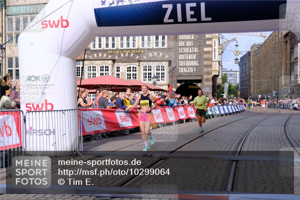 13.09.2026 - 21. swb-Marathon Bremen Tim E. http://msf.ph/oto/10299064 13.09.2026 10:38:10 Ziel 11083, 12538, 13535 meine-sportfotos.de