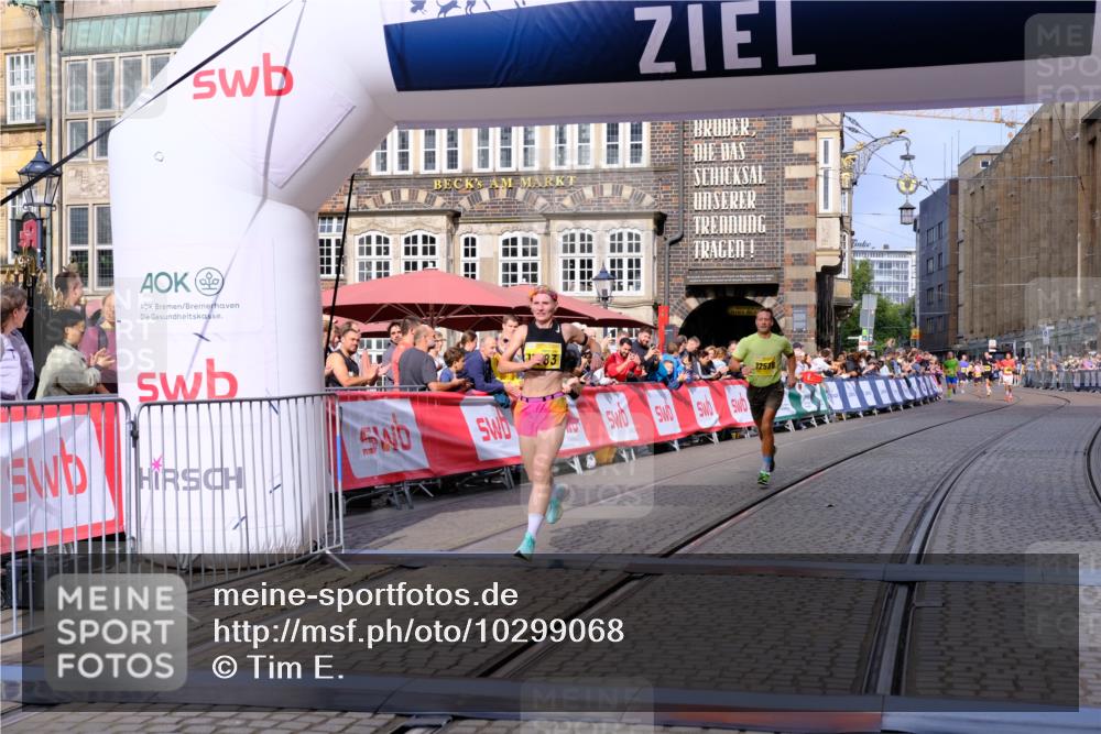 13.09.2026 - 21. swb-Marathon Bremen Tim E. http://msf.ph/oto/10299068 13.09.2026 10:38:10 Ziel 11083, 12538, 13535 meine-sportfotos.de