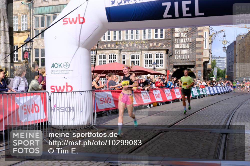 13.09.2026 - 21. swb-Marathon Bremen Tim E. http://msf.ph/oto/10299083 13.09.2026 10:38:10 Ziel 11083, 12538, 13535 meine-sportfotos.de