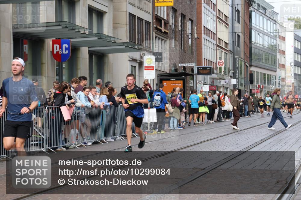 13.09.2026 - 21. swb-Marathon Bremen Strokosch-Dieckow http://msf.ph/oto/10299084 13.09.2026 10:46:33 Ziel 10289, 10445, 10504, 11060, 11199, 11212, 11344, 11608, 11661, 11783, 12364, 12375, 10228, 10590, 10897, 11110, 11155, 11287, 11356, 11706, 11926, 12035, 13511 meine-sportfotos.de