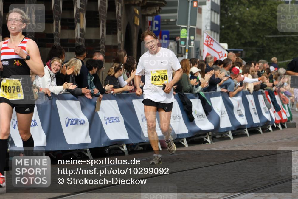 13.09.2026 - 21. swb-Marathon Bremen Strokosch-Dieckow http://msf.ph/oto/10299092 13.09.2026 10:50:14 Ziel 10452, 10508, 10593, 10709, 10966, 11005, 11007, 11035, 11183, 11415, 12380, 12510, 10170, 10233, 10525, 10840, 10923, 11178, 11497, 11499, 11622, 11680, 11742, 12045, 12078, 12269, 12447, 13562 meine-sportfotos.de