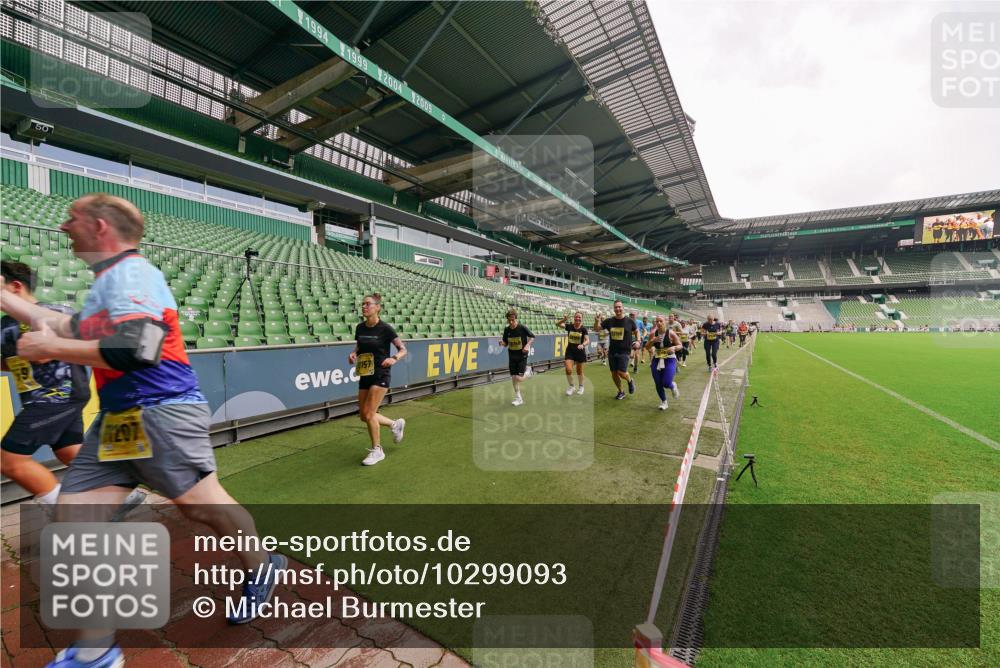13.09.2026 - 21. swb-Marathon Bremen Michael Burmester http://msf.ph/oto/10299093 13.09.2026 10:35:51 Laufen im Stadion 10093, 10144, 10147, 10152, 10157, 10160, 10173, 10175, 10181, 10182, 10185, 10187, 10195, 10245, 10251, 10263, 10272, 10275, 10278, 10291, 10306, 10309, 10338, 10357, 10367, 10368, 10369, 10377, 10382, 10390, 10403, 10409, 10411, 10420, 10427, 10429, 10439, 10473, 10477, 10481, 10485, 10492, 10528, 10531, 10559, 10560, 10569, 10607, 10617, 10636, 10639, 10669, 10671, 10672, 10677, 10715, 10928, 11162, 11343, 11803, 11965, 10146, 10222 meine-sportfotos.de