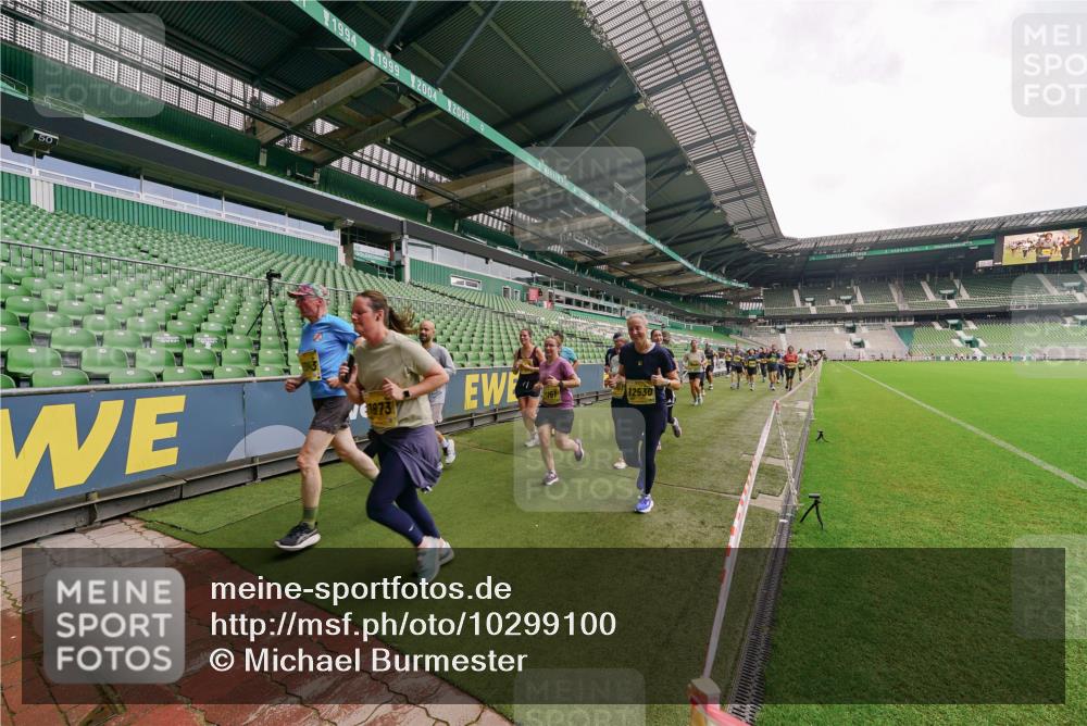 13.09.2026 - 21. swb-Marathon Bremen Michael Burmester http://msf.ph/oto/10299100 13.09.2026 10:35:55 Laufen im Stadion 10093, 10144, 10147, 10152, 10157, 10160, 10173, 10175, 10181, 10182, 10185, 10187, 10195, 10245, 10251, 10257, 10263, 10272, 10275, 10278, 10291, 10306, 10309, 10338, 10357, 10367, 10368, 10369, 10377, 10382, 10390, 10403, 10409, 10411, 10420, 10427, 10429, 10439, 10473, 10477, 10481, 10485, 10492, 10528, 10531, 10559, 10560, 10569, 10607, 10617, 10636, 10639, 10669, 10671, 10672, 10677, 10715, 10928, 11162, 11803, 11965, 10146, 10222 meine-sportfotos.de