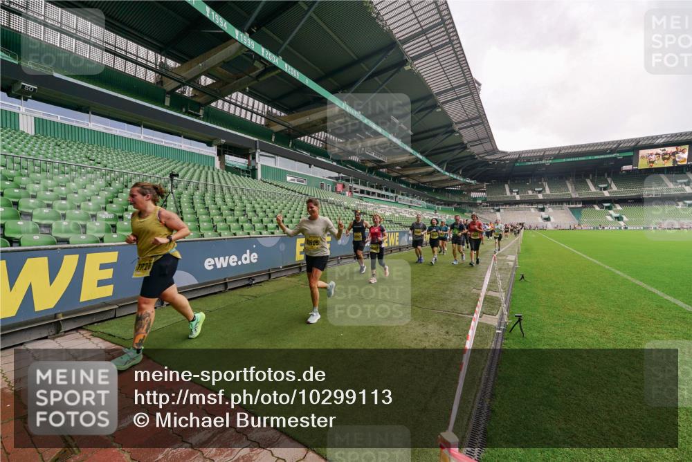 13.09.2026 - 21. swb-Marathon Bremen Michael Burmester http://msf.ph/oto/10299113 13.09.2026 10:35:59 Laufen im Stadion 10093, 10144, 10147, 10152, 10153, 10154, 10157, 10160, 10173, 10175, 10181, 10182, 10185, 10187, 10195, 10198, 10245, 10251, 10257, 10263, 10272, 10275, 10278, 10291, 10296, 10306, 10309, 10338, 10357, 10367, 10368, 10369, 10377, 10382, 10390, 10403, 10409, 10411, 10420, 10427, 10429, 10439, 10473, 10477, 10481, 10485, 10492, 10528, 10531, 10559, 10560, 10569, 10607, 10617, 10633, 10636, 10639, 10671, 10672, 10677, 10715, 10928, 11803, 11965, 10146, 10222 meine-sportfotos.de