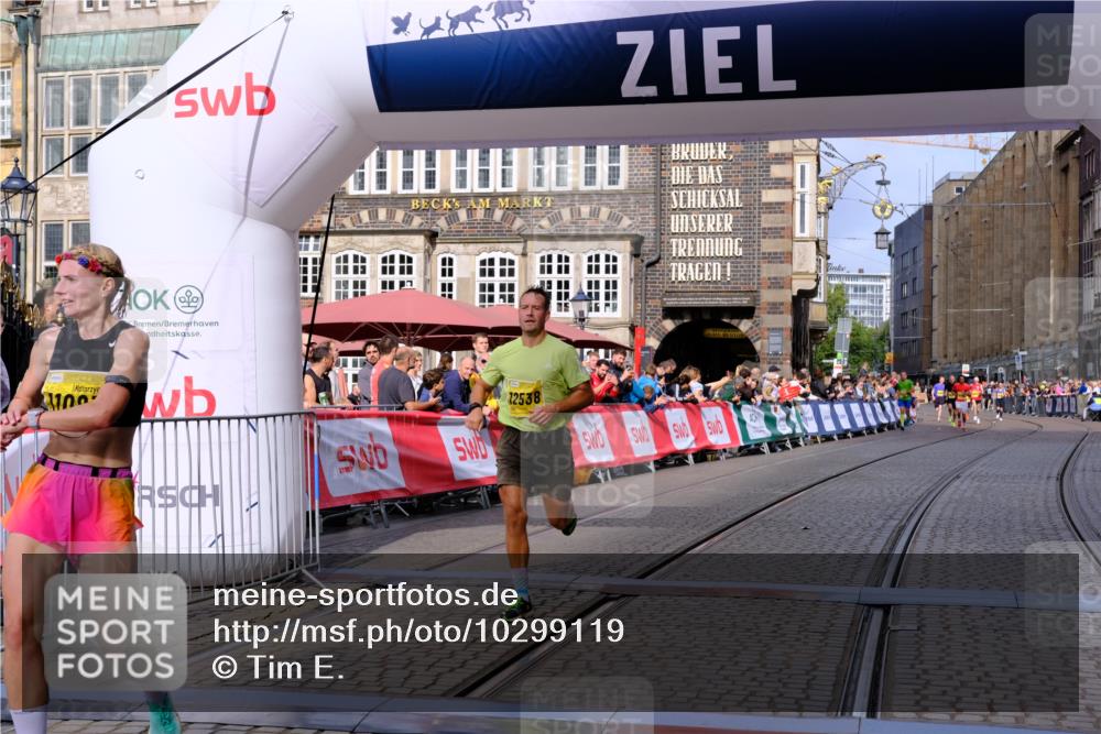 13.09.2026 - 21. swb-Marathon Bremen Tim E. http://msf.ph/oto/10299119 13.09.2026 10:38:12 Ziel 11083, 12538, 13535 meine-sportfotos.de
