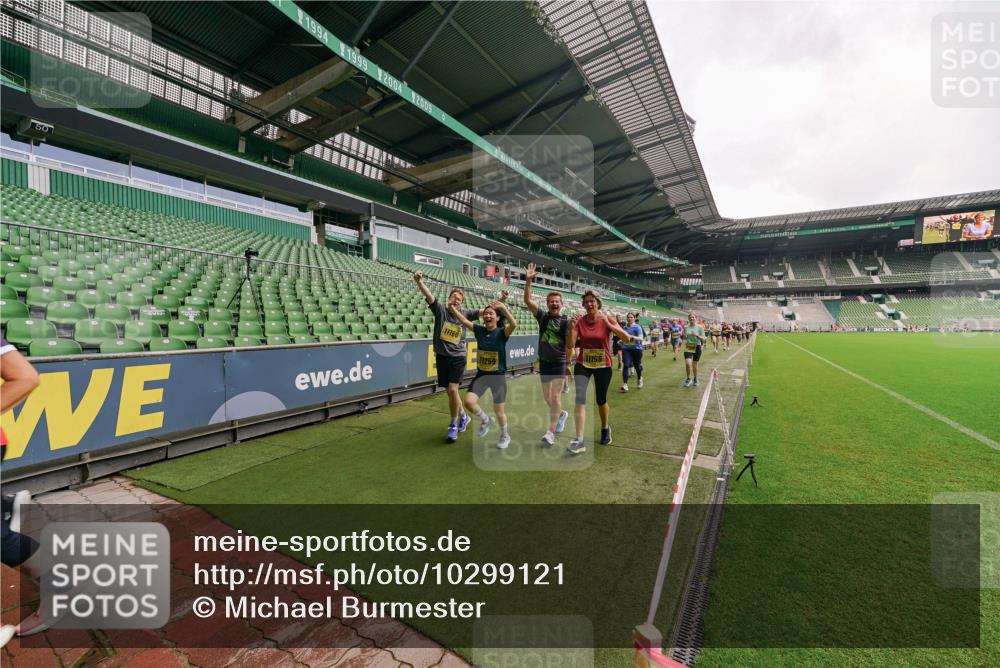 13.09.2026 - 21. swb-Marathon Bremen Michael Burmester http://msf.ph/oto/10299121 13.09.2026 10:36:01 Laufen im Stadion 10093, 10144, 10147, 10152, 10153, 10154, 10157, 10160, 10173, 10175, 10181, 10182, 10185, 10187, 10195, 10198, 10245, 10251, 10257, 10263, 10272, 10275, 10278, 10291, 10296, 10306, 10309, 10338, 10357, 10367, 10368, 10369, 10377, 10382, 10390, 10403, 10409, 10411, 10420, 10427, 10429, 10439, 10473, 10477, 10481, 10485, 10492, 10528, 10531, 10559, 10560, 10569, 10607, 10617, 10633, 10636, 10639, 10671, 10672, 10677, 10715, 10928, 11965, 10146, 10222 meine-sportfotos.de
