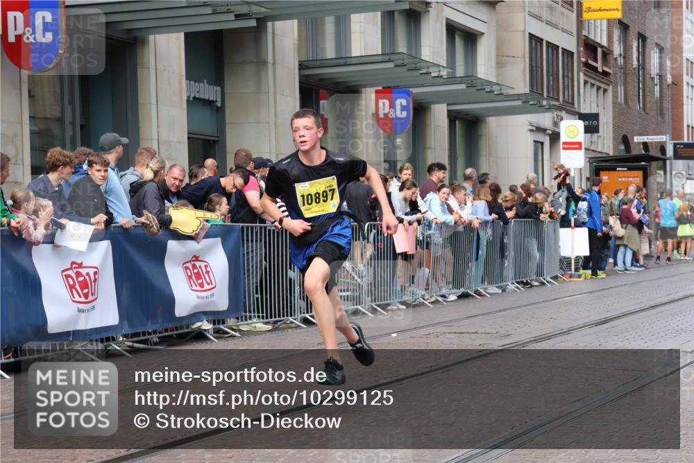 13.09.2026 - 21. swb-Marathon Bremen Strokosch-Dieckow http://msf.ph/oto/10299125 13.09.2026 10:46:34 Ziel 10289, 10445, 10504, 11060, 11199, 11212, 11344, 11608, 11661, 11783, 12364, 12375, 10228, 10590, 10897, 11110, 11155, 11287, 11356, 11706, 11926, 12035, 13511 meine-sportfotos.de
