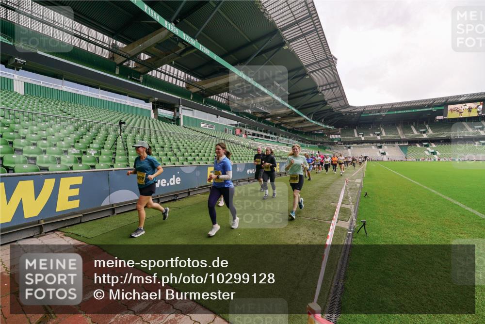 13.09.2026 - 21. swb-Marathon Bremen Michael Burmester http://msf.ph/oto/10299128 13.09.2026 10:36:03 Laufen im Stadion 10093, 10144, 10147, 10152, 10153, 10154, 10157, 10160, 10173, 10175, 10181, 10182, 10185, 10187, 10195, 10198, 10245, 10251, 10257, 10263, 10272, 10275, 10278, 10291, 10296, 10306, 10309, 10338, 10357, 10367, 10368, 10369, 10377, 10382, 10390, 10403, 10409, 10411, 10420, 10427, 10429, 10439, 10473, 10477, 10481, 10485, 10492, 10497, 10528, 10531, 10559, 10560, 10569, 10607, 10613, 10617, 10633, 10636, 10647, 10648, 10671, 10672, 10677, 10715, 10928 meine-sportfotos.de