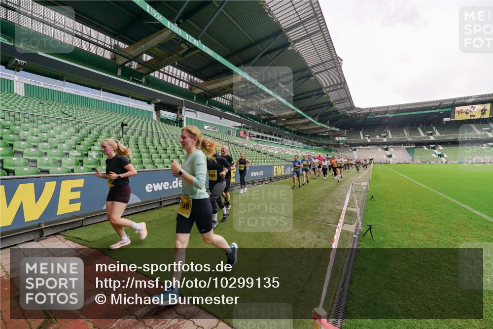 13.09.2026 - 21. swb-Marathon Bremen Michael Burmester http://msf.ph/oto/10299135 13.09.2026 10:36:04 Laufen im Stadion 10092, 10093, 10144, 10152, 10153, 10154, 10157, 10160, 10173, 10175, 10181, 10182, 10185, 10187, 10195, 10198, 10237, 10245, 10251, 10257, 10263, 10272, 10275, 10278, 10291, 10296, 10306, 10309, 10338, 10357, 10367, 10368, 10369, 10377, 10382, 10390, 10403, 10409, 10411, 10420, 10427, 10429, 10439, 10473, 10477, 10481, 10485, 10492, 10497, 10528, 10531, 10559, 10560, 10569, 10607, 10613, 10617, 10633, 10636, 10647, 10648, 10671, 10672, 10677, 10715, 10928 meine-sportfotos.de