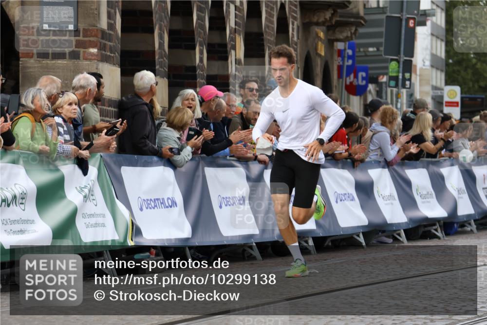 13.09.2026 - 21. swb-Marathon Bremen Strokosch-Dieckow http://msf.ph/oto/10299138 13.09.2026 12:46:02 Ziel 2032, 103, 1352, 8044 meine-sportfotos.de