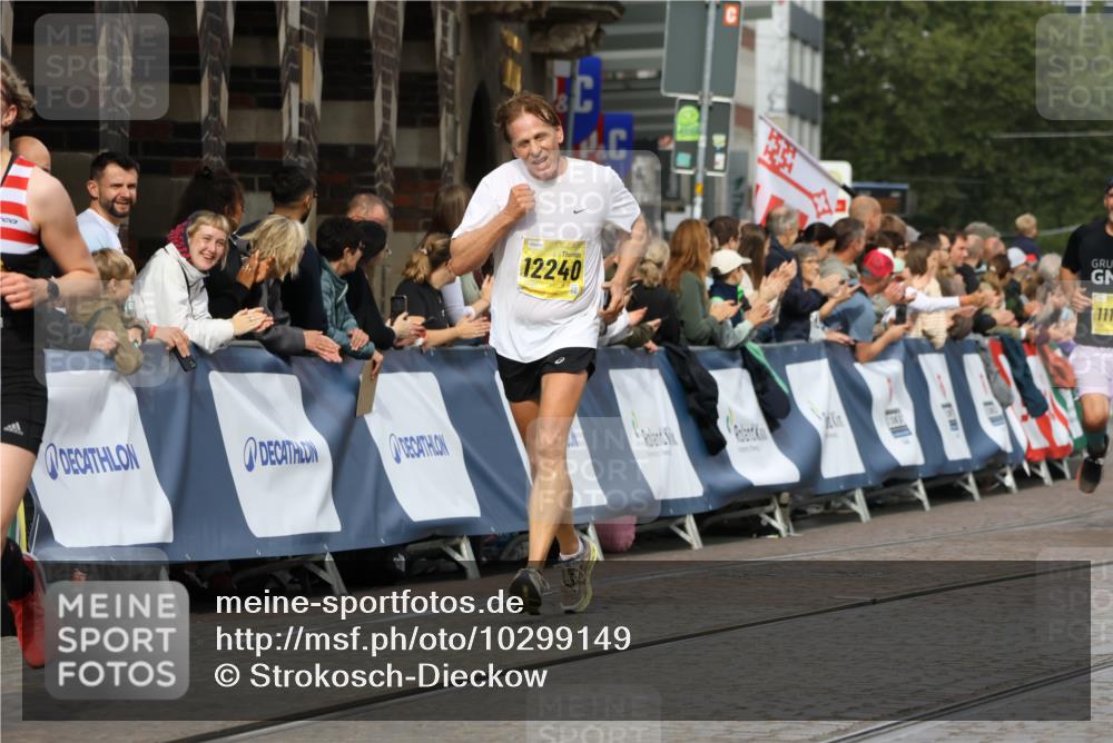 13.09.2026 - 21. swb-Marathon Bremen Strokosch-Dieckow http://msf.ph/oto/10299149 13.09.2026 10:50:14 Ziel 10452, 10508, 10593, 10709, 10966, 11005, 11007, 11035, 11183, 11415, 12380, 12510, 10170, 10233, 10525, 10840, 10923, 11178, 11497, 11499, 11622, 11680, 11742, 12045, 12078, 12269, 12447, 13562 meine-sportfotos.de