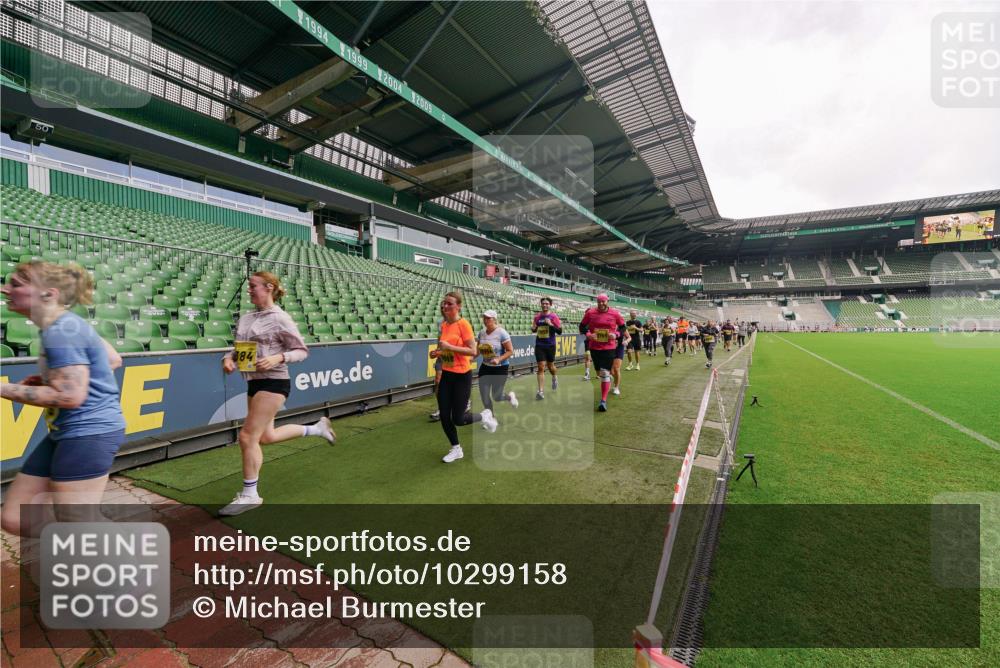 13.09.2026 - 21. swb-Marathon Bremen Michael Burmester http://msf.ph/oto/10299158 13.09.2026 10:36:08 Laufen im Stadion 10092, 10093, 10144, 10152, 10153, 10154, 10157, 10160, 10173, 10175, 10181, 10182, 10185, 10187, 10195, 10198, 10237, 10245, 10251, 10257, 10263, 10272, 10275, 10278, 10291, 10296, 10306, 10309, 10338, 10357, 10377, 10382, 10390, 10403, 10409, 10411, 10420, 10427, 10429, 10439, 10473, 10477, 10481, 10485, 10492, 10497, 10500, 10528, 10531, 10559, 10560, 10569, 10607, 10613, 10617, 10633, 10636, 10647, 10648, 10671, 10672, 10677, 10715, 10928 meine-sportfotos.de