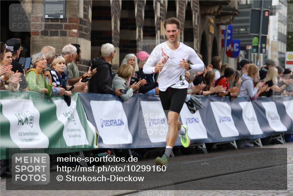 13.09.2026 - 21. swb-Marathon Bremen Strokosch-Dieckow http://msf.ph/oto/10299160 13.09.2026 12:46:02 Ziel 2032, 103, 1352, 8044 meine-sportfotos.de