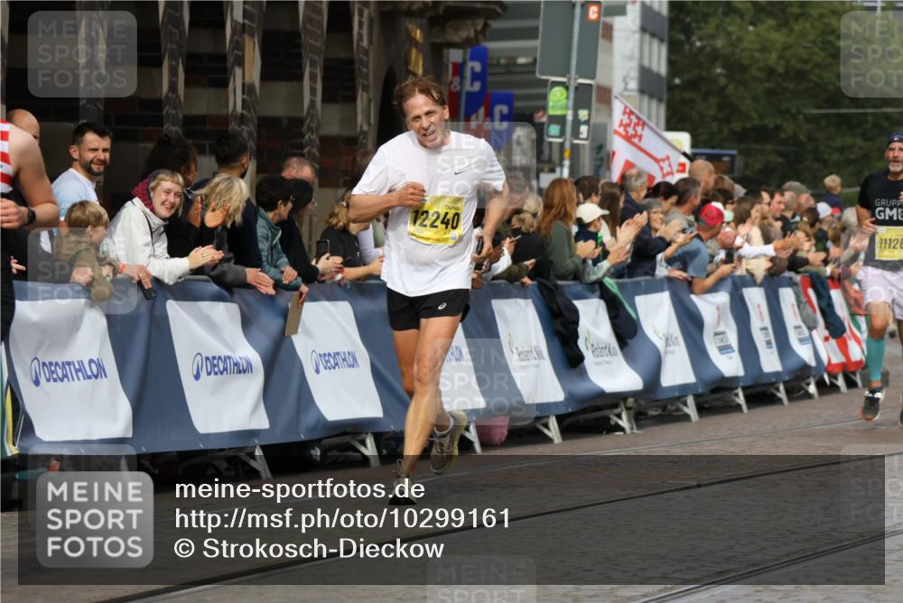 13.09.2026 - 21. swb-Marathon Bremen Strokosch-Dieckow http://msf.ph/oto/10299161 13.09.2026 10:50:14 Ziel 10452, 10508, 10593, 10709, 10966, 11005, 11007, 11035, 11183, 11415, 12380, 12510, 10170, 10233, 10525, 10840, 10923, 11178, 11497, 11499, 11622, 11680, 11742, 12045, 12078, 12269, 12447, 13562 meine-sportfotos.de