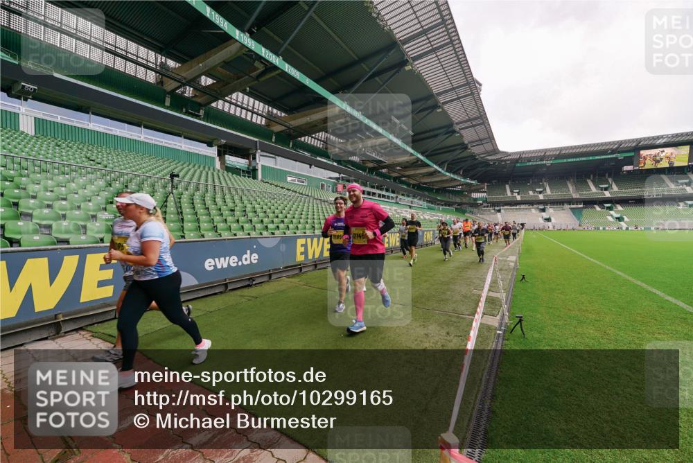 13.09.2026 - 21. swb-Marathon Bremen Michael Burmester http://msf.ph/oto/10299165 13.09.2026 10:36:09 Laufen im Stadion 10092, 10093, 10144, 10152, 10153, 10154, 10157, 10160, 10173, 10175, 10181, 10182, 10185, 10187, 10195, 10198, 10237, 10245, 10251, 10257, 10263, 10272, 10275, 10278, 10291, 10296, 10306, 10309, 10338, 10357, 10377, 10382, 10390, 10403, 10409, 10411, 10420, 10427, 10429, 10439, 10473, 10477, 10481, 10485, 10492, 10497, 10500, 10528, 10531, 10559, 10560, 10569, 10607, 10613, 10617, 10633, 10636, 10647, 10648, 10671, 10672, 10677, 10715 meine-sportfotos.de