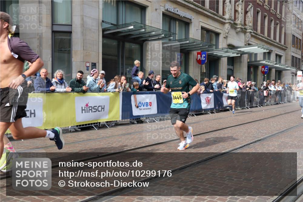 13.09.2026 - 21. swb-Marathon Bremen Strokosch-Dieckow http://msf.ph/oto/10299176 13.09.2026 10:46:52 Ziel 10289, 10319, 10744, 10898, 11060, 11187, 11199, 11212, 11269, 11344, 11462, 11608, 11650, 11651, 11783, 11814, 12048, 12298, 12415, 12470, 13528, 13545, 13589, 13613, 10289, 10445, 10504, 10590, 10897, 11155, 11199, 11661, 11783, 12035, 12364, 12375, 13511 meine-sportfotos.de