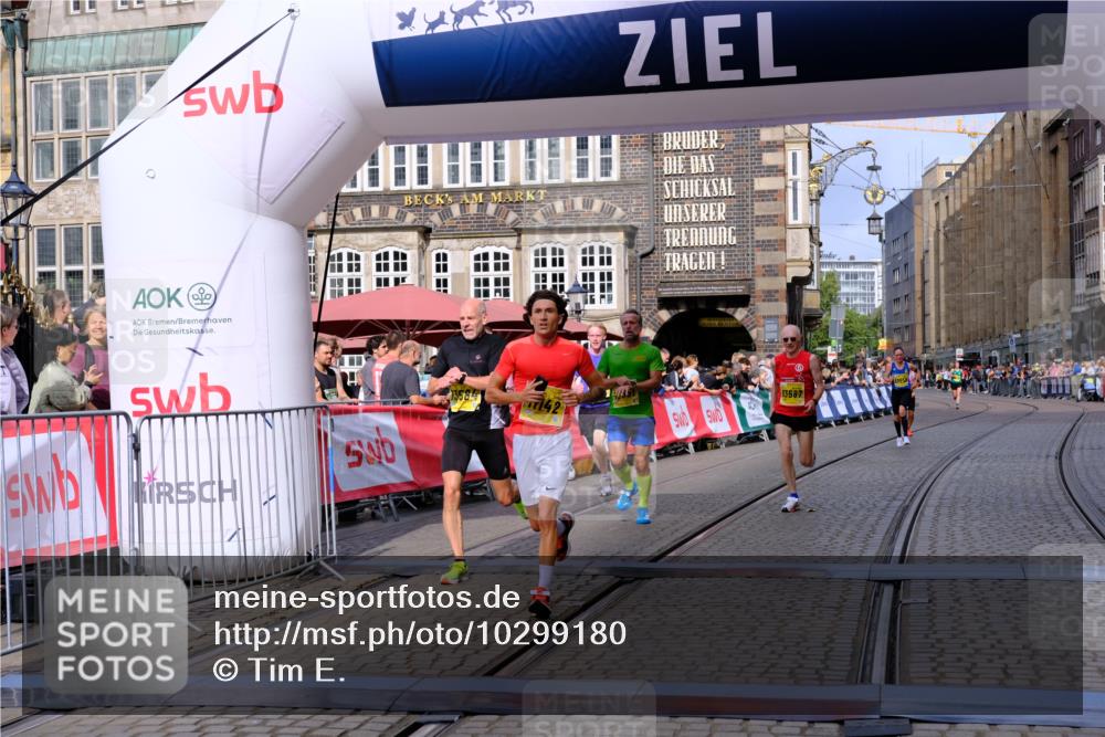 13.09.2026 - 21. swb-Marathon Bremen Tim E. http://msf.ph/oto/10299180 13.09.2026 10:38:22 Ziel 10302, 11083, 11142, 12538, 13551, 13559, 13584, 13587, 13636 meine-sportfotos.de