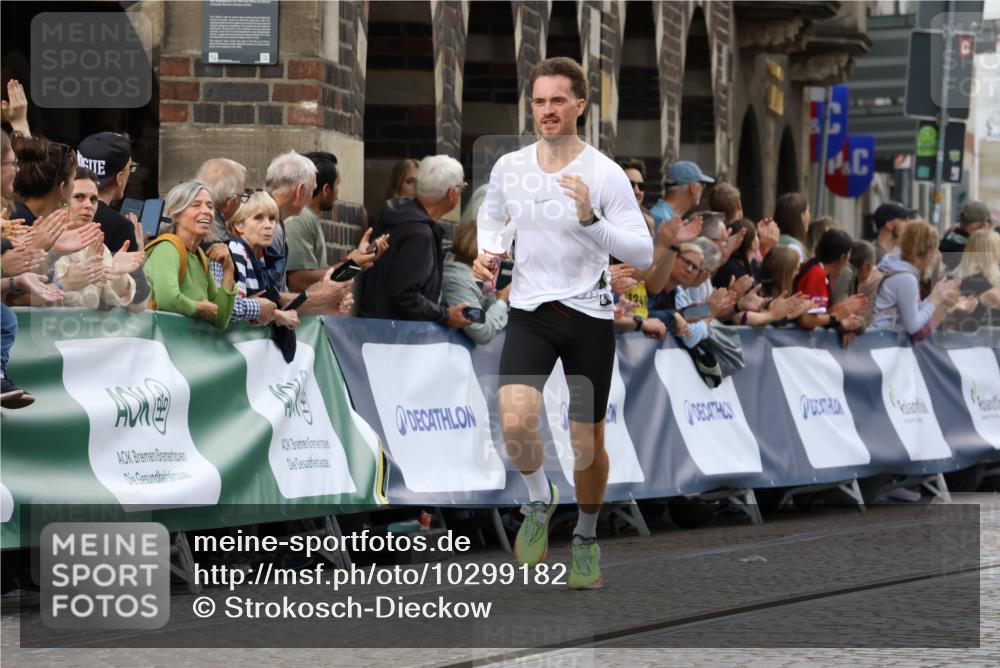 13.09.2026 - 21. swb-Marathon Bremen Strokosch-Dieckow http://msf.ph/oto/10299182 13.09.2026 12:46:02 Ziel 2032, 103, 1352, 8044 meine-sportfotos.de
