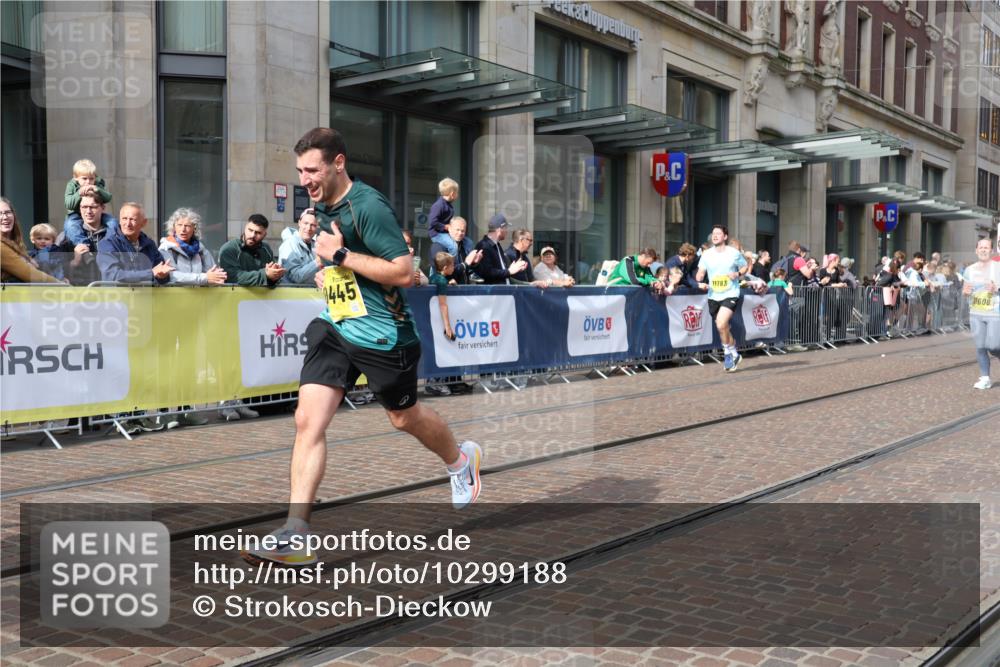 13.09.2026 - 21. swb-Marathon Bremen Strokosch-Dieckow http://msf.ph/oto/10299188 13.09.2026 10:46:53 Ziel 10319, 10744, 10898, 11060, 11187, 11212, 11269, 11344, 11462, 11608, 11650, 11651, 11814, 12048, 12195, 12298, 12415, 12470, 13528, 13545, 13589, 13613, 10289, 10445, 10504, 10590, 11155, 11199, 11212, 11661, 11783, 12035, 12364, 12375, 13511 meine-sportfotos.de