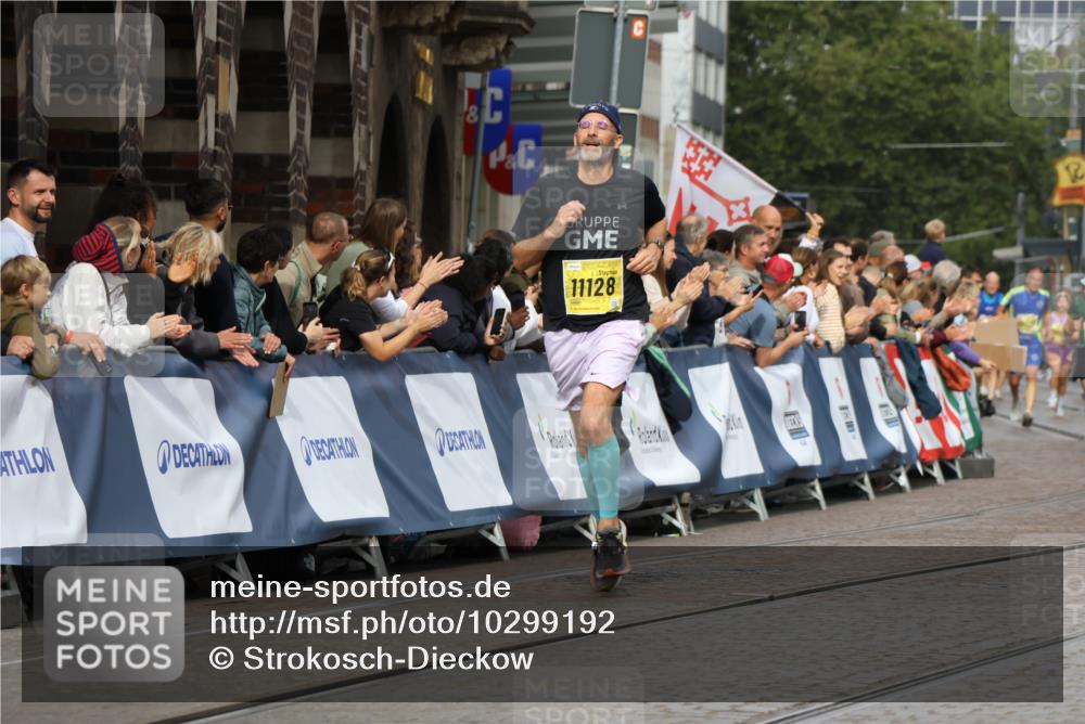 13.09.2026 - 21. swb-Marathon Bremen Strokosch-Dieckow http://msf.ph/oto/10299192 13.09.2026 10:50:17 Ziel 10452, 10508, 10593, 10876, 10966, 11005, 11035, 11183, 11415, 12380, 12510, 10170, 10233, 10525, 10840, 10923, 11276, 11497, 11499, 11622, 11680, 11742, 12045, 12078, 12447, 13562 meine-sportfotos.de
