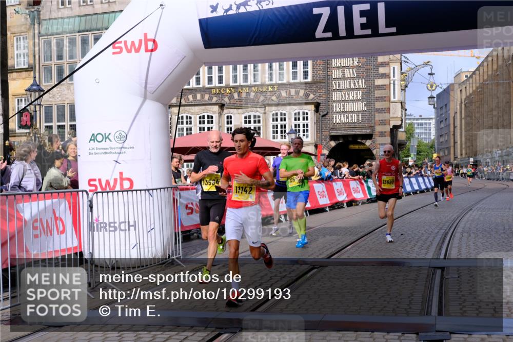 13.09.2026 - 21. swb-Marathon Bremen Tim E. http://msf.ph/oto/10299193 13.09.2026 10:38:22 Ziel 10302, 11083, 11142, 12538, 13551, 13559, 13584, 13587, 13636 meine-sportfotos.de