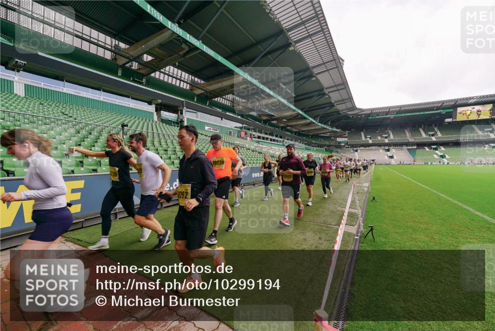 13.09.2026 - 21. swb-Marathon Bremen Michael Burmester http://msf.ph/oto/10299194 13.09.2026 10:36:16 Laufen im Stadion 10092, 10093, 10144, 10152, 10153, 10154, 10157, 10160, 10173, 10175, 10181, 10182, 10185, 10186, 10187, 10195, 10198, 10237, 10245, 10251, 10257, 10263, 10272, 10275, 10278, 10291, 10296, 10306, 10309, 10327, 10331, 10332, 10338, 10357, 10377, 10382, 10390, 10403, 10409, 10411, 10420, 10427, 10429, 10439, 10473, 10477, 10481, 10492, 10497, 10500, 10528, 10531, 10560, 10569, 10607, 10613, 10617, 10633, 10636, 10647, 10648, 10659, 10671, 10672, 10677, 10715 meine-sportfotos.de