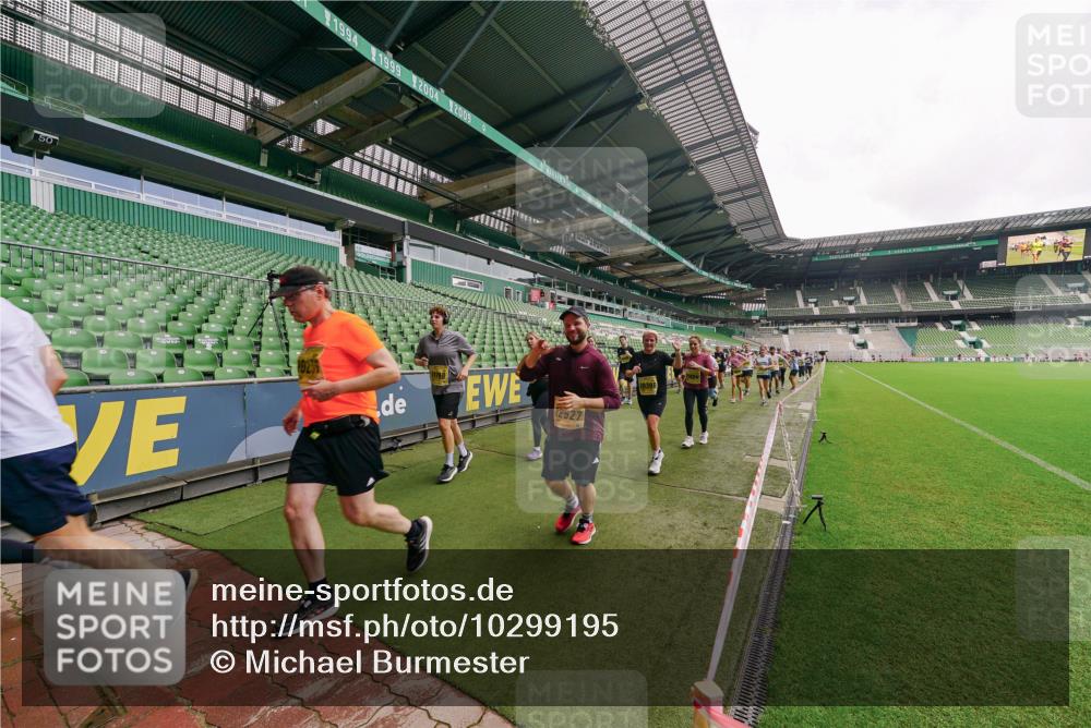 13.09.2026 - 21. swb-Marathon Bremen Michael Burmester http://msf.ph/oto/10299195 13.09.2026 10:36:16 Laufen im Stadion 10092, 10093, 10144, 10152, 10153, 10154, 10157, 10160, 10173, 10175, 10181, 10182, 10185, 10186, 10187, 10195, 10198, 10237, 10245, 10251, 10257, 10263, 10272, 10275, 10278, 10291, 10296, 10306, 10309, 10327, 10331, 10332, 10338, 10357, 10377, 10382, 10390, 10403, 10409, 10411, 10420, 10427, 10429, 10439, 10473, 10477, 10481, 10492, 10497, 10500, 10528, 10531, 10560, 10569, 10607, 10613, 10617, 10633, 10636, 10647, 10648, 10659, 10671, 10672, 10677, 10715 meine-sportfotos.de